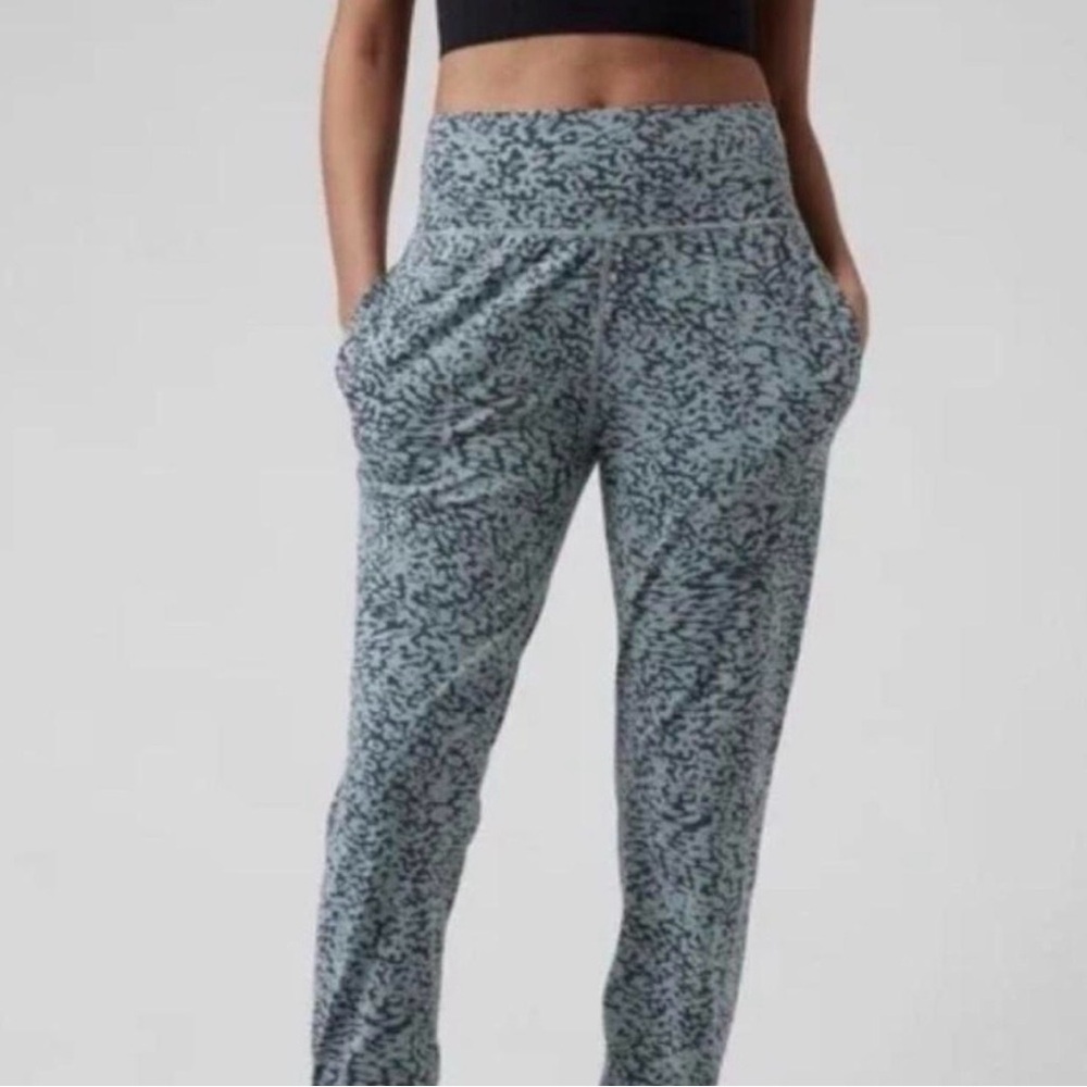 Athleta Salutation Joggers - Small - image 1